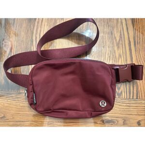 Lululemon Maroon Merlot Everywhere Extended Strap Belt Bag Fanny Pack One Size